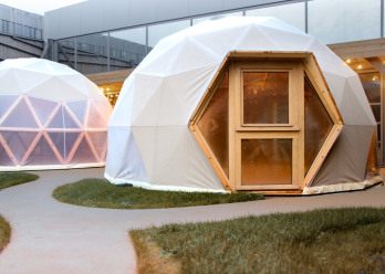 Igloo d'été dans le jardin au sein de la crèche Babilou Lezennes Moulin
