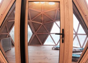 Vue de l'intérieur des structures igloos au sein de la crèche Babilou Lezennes Moulin