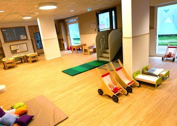 Jouet d'éveil au sein de la Crèche Babilou Eragny Guichard