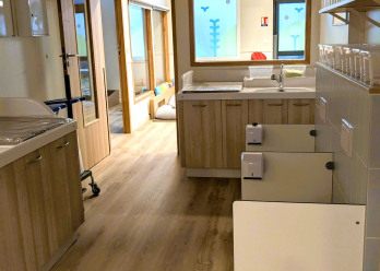 Salle de change au sein de la Crèche Babilou Cergy La Constellation