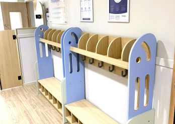 Vestiaires pour enfants au sein de la Crèche Babilou Levallois Vergniaud 