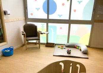 Tapis de sol et vitrophanie au sein de la Crèche Babilou Le Pecq Sartrouville