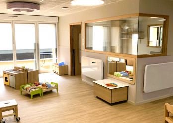 Intérieur de la Crèche Babilou Levallois Vergniaud avec meubles et jouets