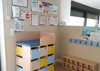 Casiers de rangement au sein de la micro-crèche Babilou Marcq Maginot