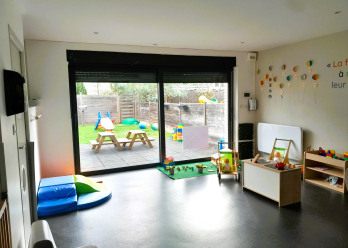 Fenêtre sur cours au sein de la micro-crèche Babilou Marcq Maginot