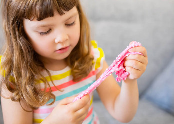 enfant-slime-creche-babilou