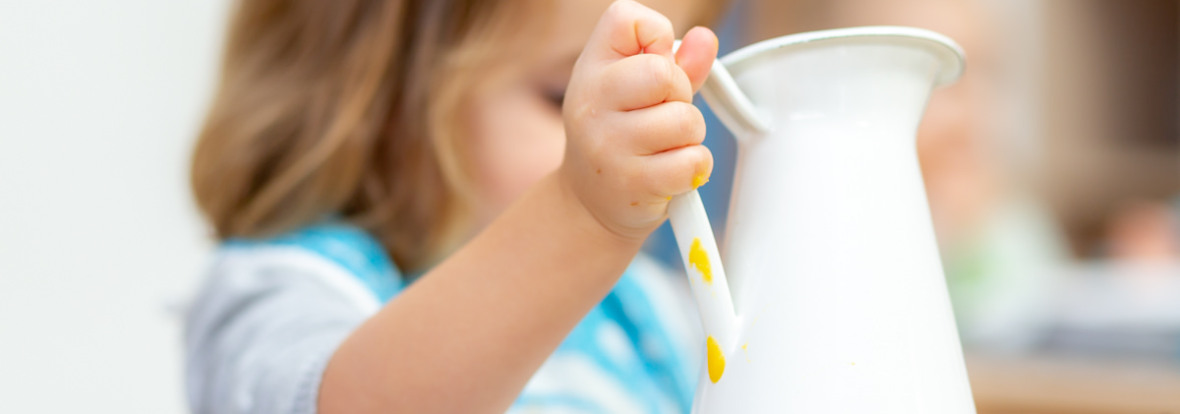 Oui vous pouvez mettre de l'eau du robinet dans le biberon de votre  tout-petit.