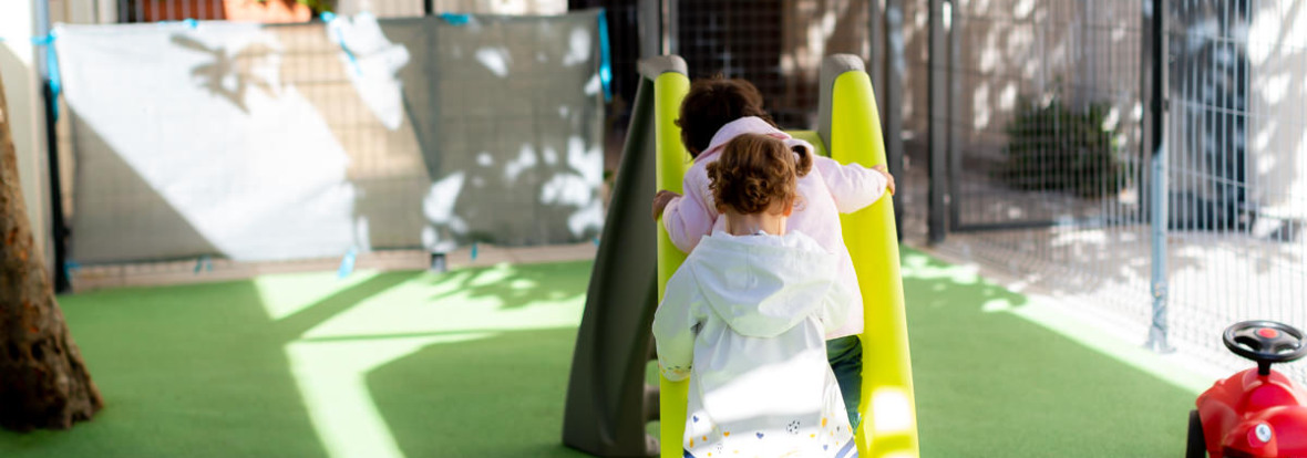 Pas de place en crèche : les solutions pour trouver une nounou