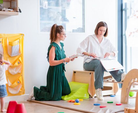 Professionnels de la petite enfance en crèche Babilou
