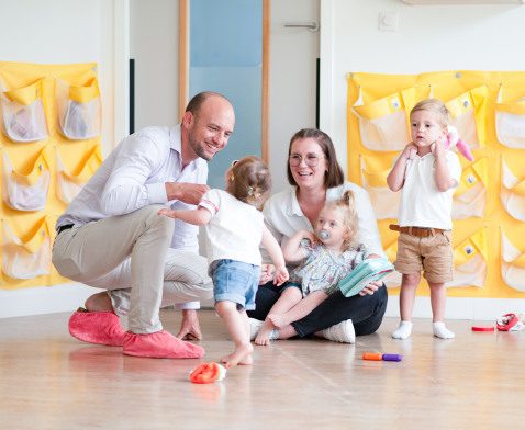 Photo enfants parents crèche