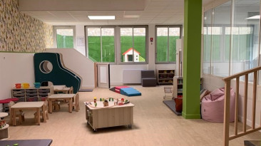 Salle de vie de la crèche Les Bébés Aventuriers Lecourbe