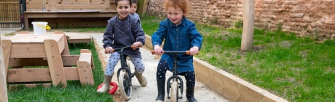257 - Babilou Toulouse Hauts Murats - deux enfants avec des vélos