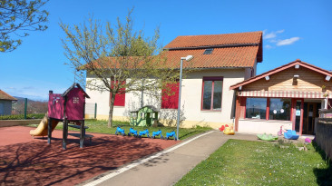 Vue d'ensemble de l'extérieur de la micro-crèche Babilou Eveux Eglise