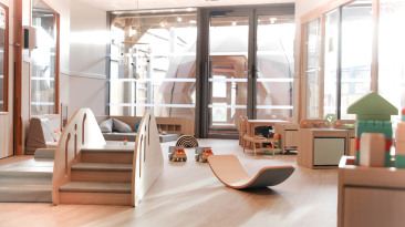 Espace intérieur très lumineux au sein de la crèche Babilou Lezennes Moulin