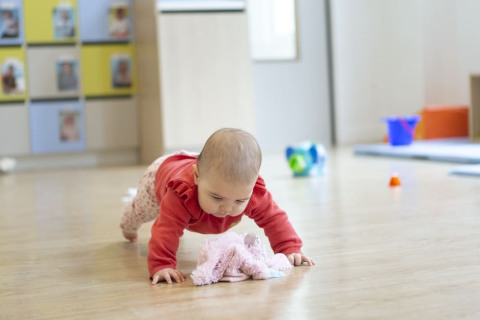 Les étapes clés du développement de la motricité du bébé