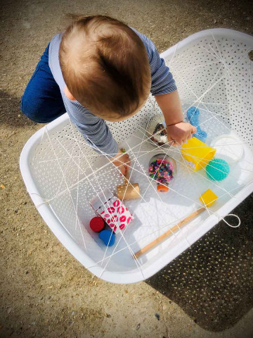 Fabriquer une panière à linge sensorielle – Activité enfant