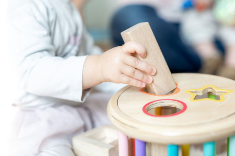 Jeu D Encastrement Avec De La Recuperation Activite Enfant Babilou