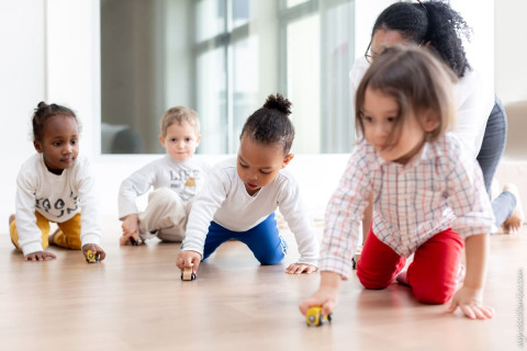 Activite Dessiner Autrement Avec Des Jouets Et Des Feutres Activite Dessiner Autrement Avec Des Jouets Et Des Feutres
