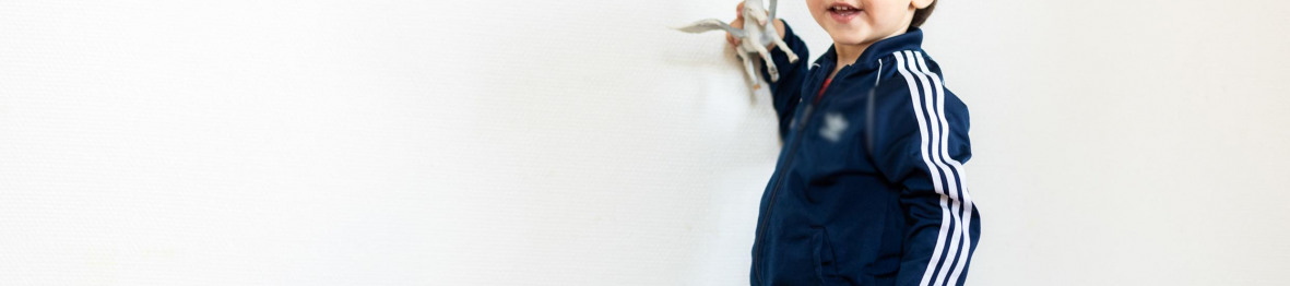 181 - Babilou Saint-Gervais Le Fayet petit garçon sur des tapis de motricité