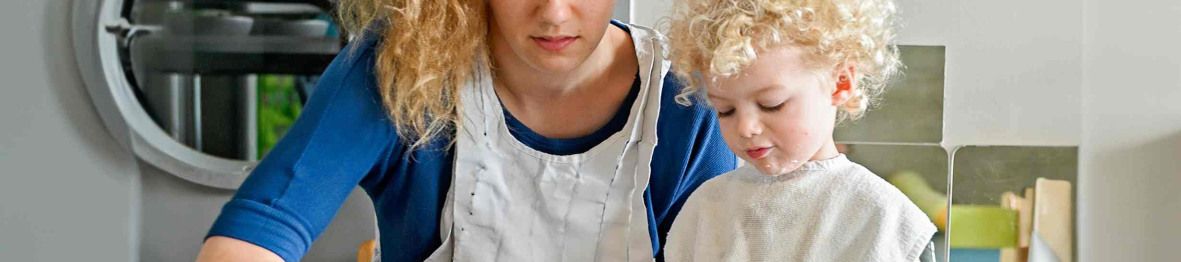 581 - Babilou Montpellier Nuage professionnel et enfant au moment du repas