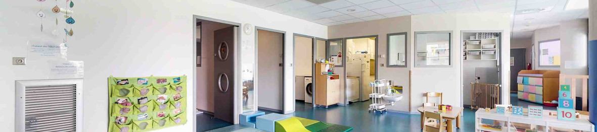 581 - Babilou Montpellier Nuage salle de vie avec différents pôles de jeux