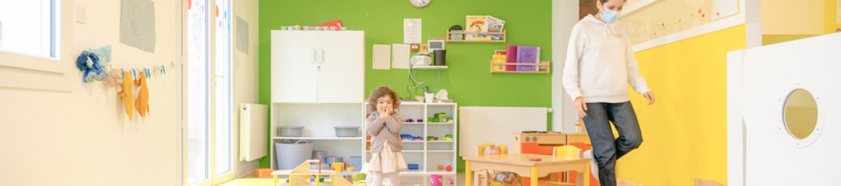 Photo des enfants dans la salle de jeux