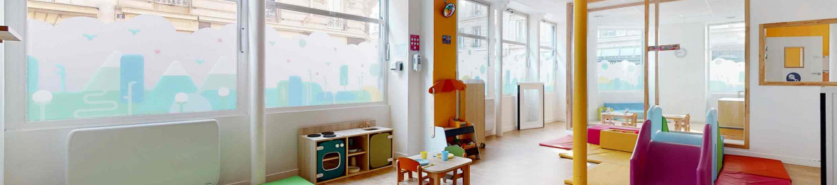 676 - Babilou Paris Ternes salle de vie avec les différents pôles d'activités