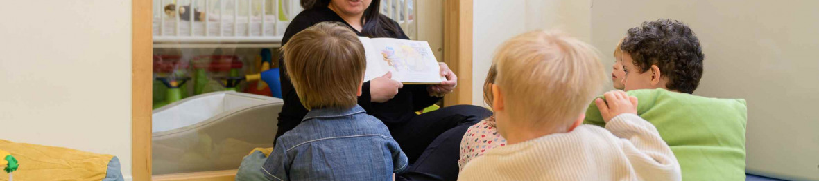 676 - Babilou Paris Ternes professionnelle et enfants dans le coin lecture