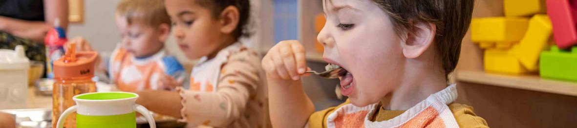 696 - Babilou Fréjus La Montagne repas des enfants