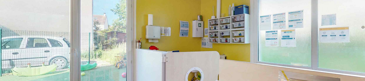 702 - Villepreux Entrepreneurs 1 salle de change de la crèche