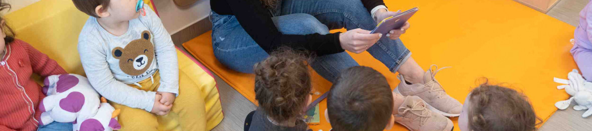 702 - Villepreux Entrepreneurs 1 coin lecture professionnelles avec des enfants