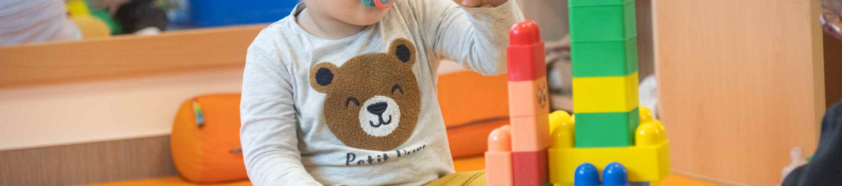 702 - Villepreux Entrepreneurs 1 petit garçon atelier construction