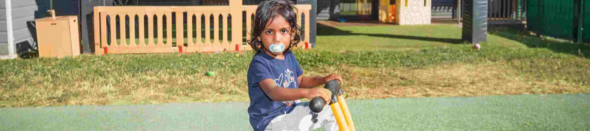 104 - Babilou Seynod Montaigne - petit garçon sur un vélo