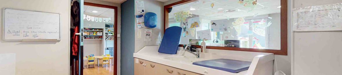 123 - Babilou Vallauris Souvenir Français - salle de change en crèche