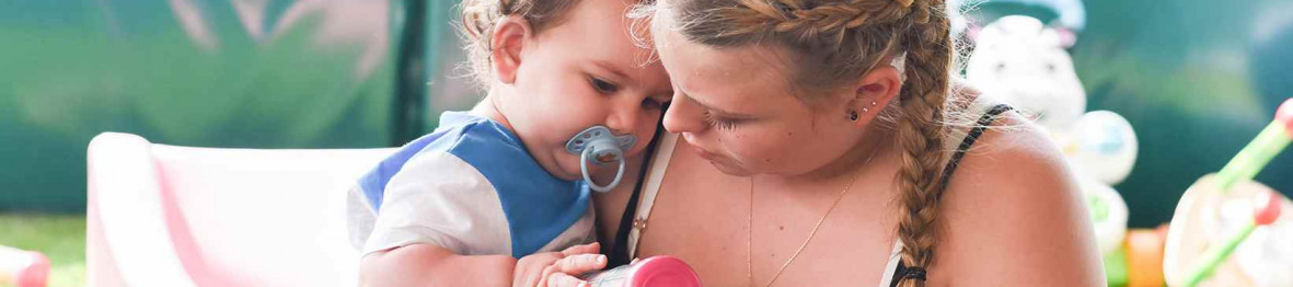 123 - Babilou Vallauris Souvenir Français - professionnelle avec un tout-petit