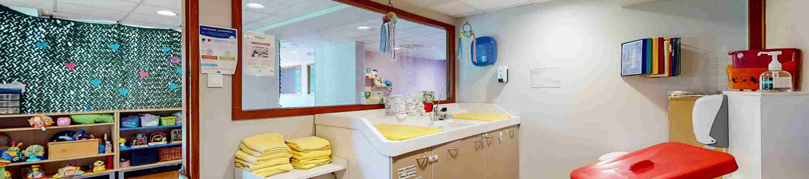 123 - Babilou Vallauris Souvenir Français - salle de change