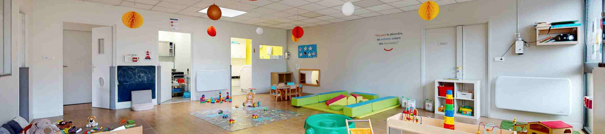 611 - Babilou Villeneuve d'Ascq Parmentier - espace de vie en crèche avec des jeux