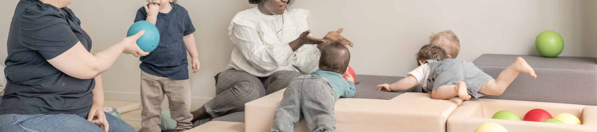 673 - Babilou Paris Clouet - groupe d'enfants au pôle moteur