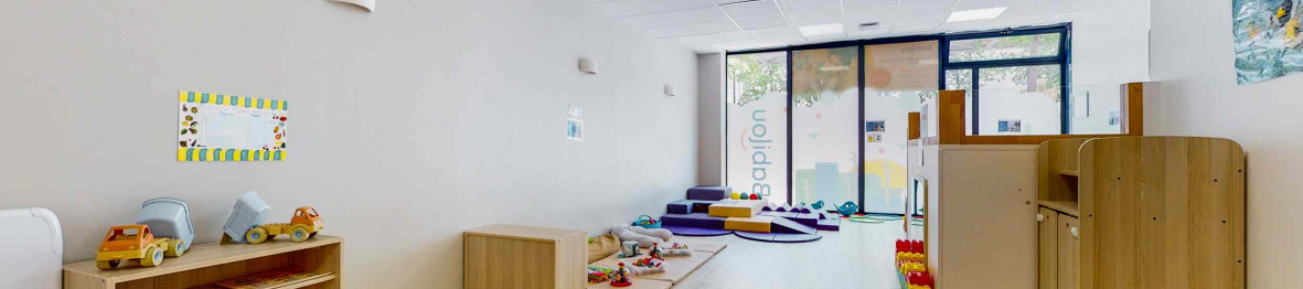 673 - Babilou Paris Clouet - espace avec différents pôles de jeux