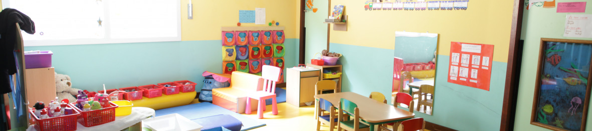 Salle de repas et de jeux de la crèche Babilou Chardonnerets à Antony