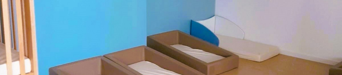 Dortoir avec lit pour enfant dans la crèche Babilou Clichy Barbusse