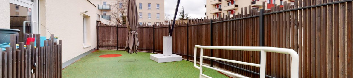 Espace extérieur de la crèche Babilou Saint-Priest Pic et Colegram