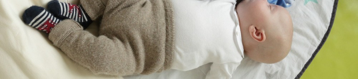 Un bébé en crèche Babilou allongé 