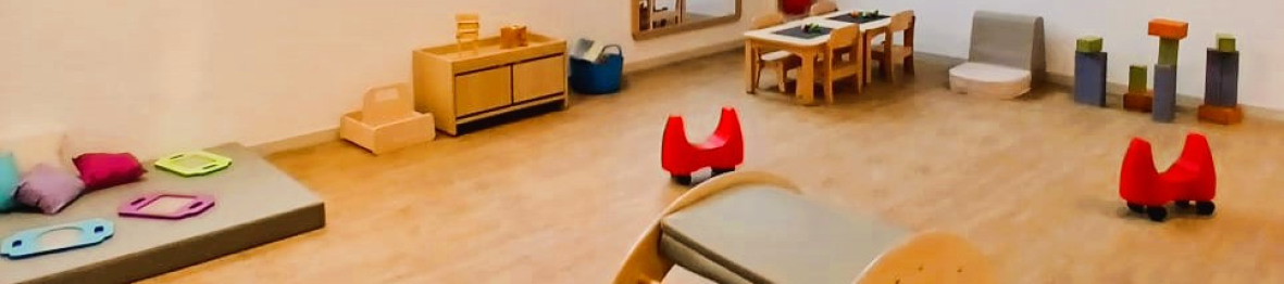 Jouet en bois et tapis d'éveil au sein de la crèche Babilou Nogent Sémard