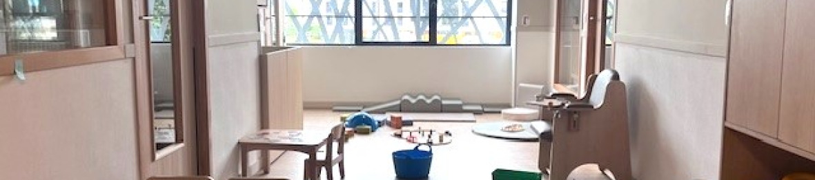 De nombreux jouets sur le sol au sein de la Crèche Babilou Tassin Gaulle 2