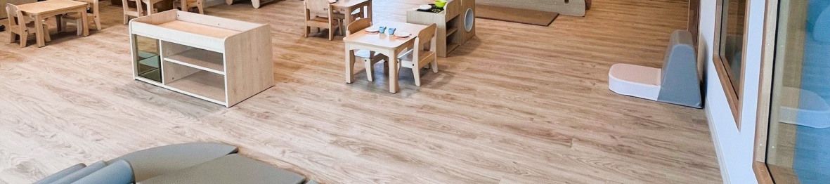 Vue d'ensemble de la salle d'éveil au sein de la Crèche Babilou Saint-Genis Laval Brignais