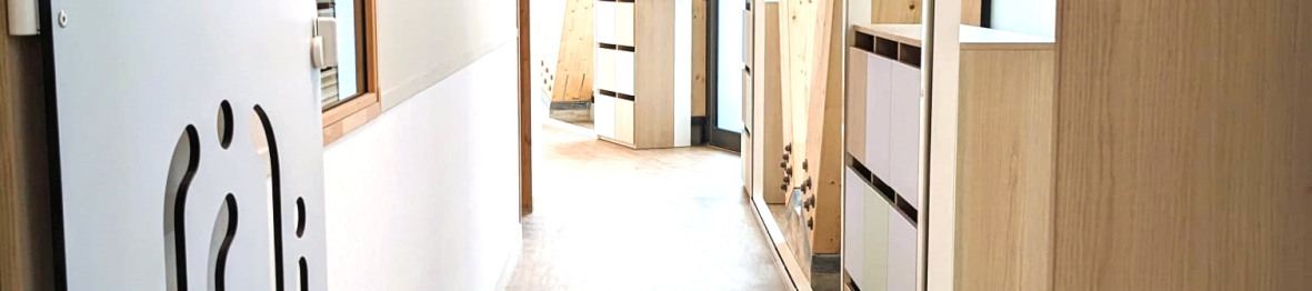 Entrée et couloir de la crèche Babilou Toulouse Lascrosses.