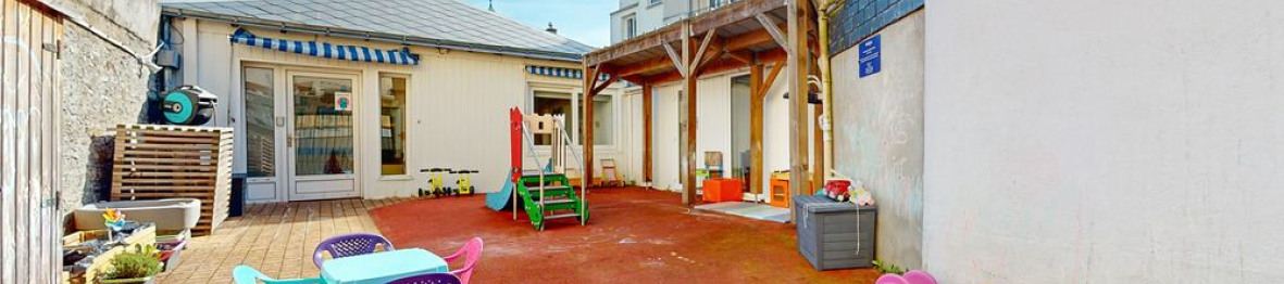 L'extérieur de la crèche 