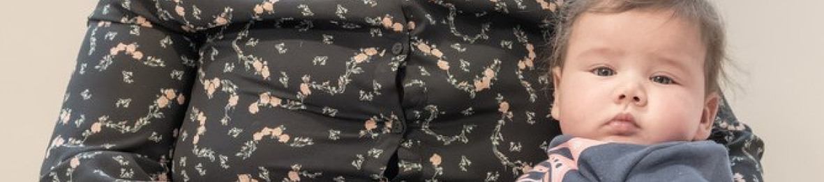 Une pro en crèche et un enfant