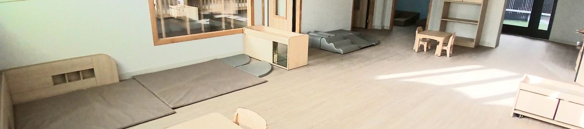 Salle de repas et de jeux au sein de la crèche Babilou Annecy Leroux